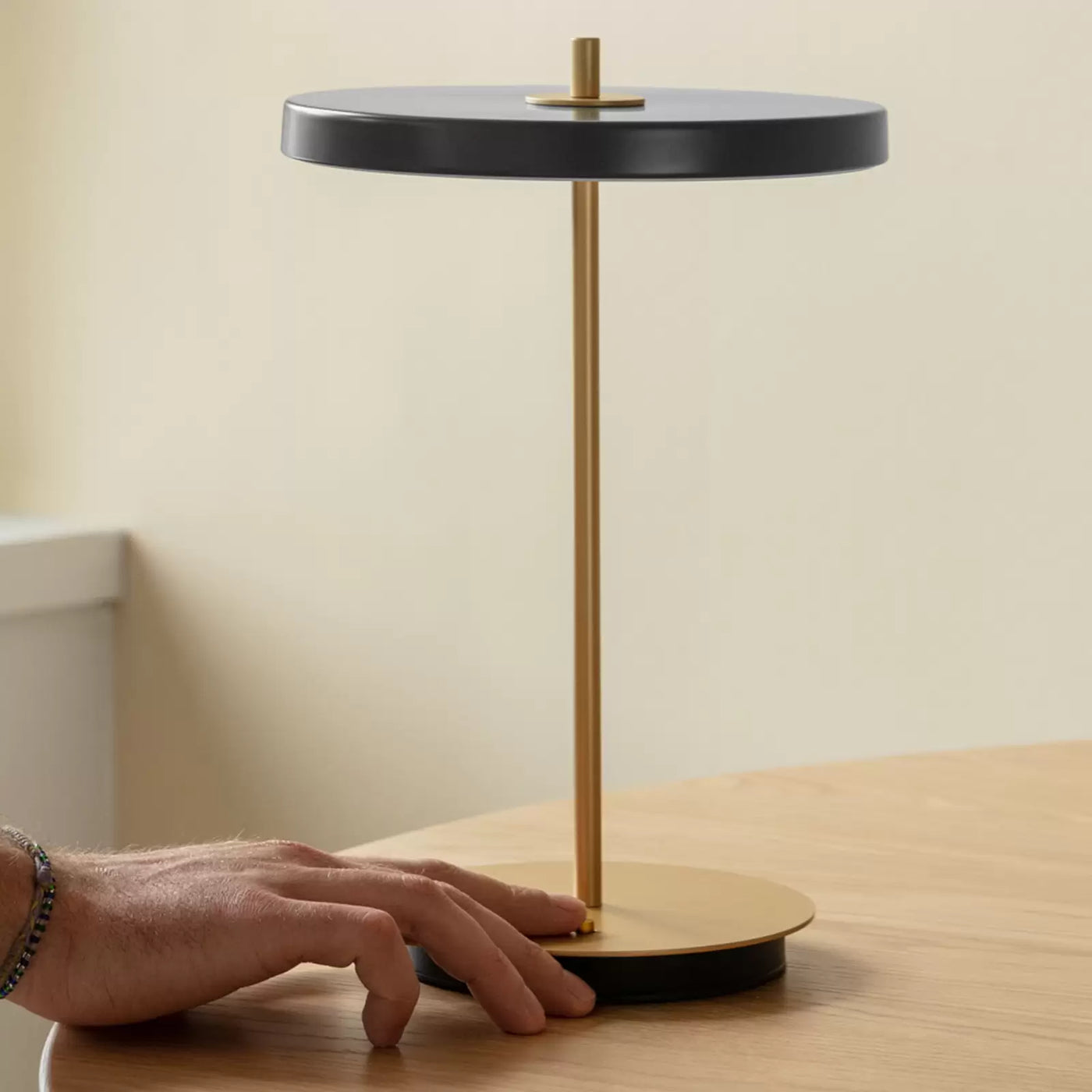 Der goldene Strahl – Luxuriöses Licht für jeden Raum